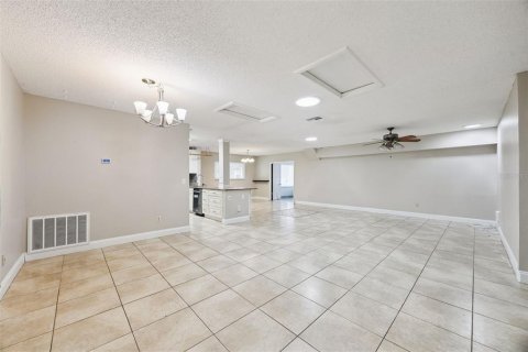 Villa ou maison à vendre à Casselberry, Floride: 4 chambres, 209.49 m2 № 2341633 - photo 6