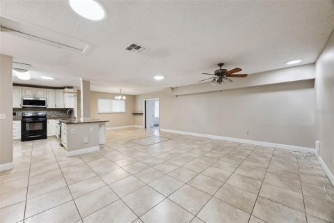 Villa ou maison à vendre à Casselberry, Floride: 4 chambres, 209.49 m2 № 2341633 - photo 10