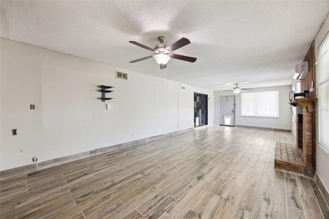 Villa ou maison à vendre à Casselberry, Floride: 4 chambres, 209.49 m2 № 2341633 - photo 25