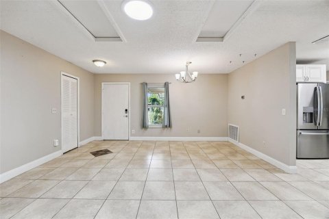 Villa ou maison à vendre à Casselberry, Floride: 4 chambres, 209.49 m2 № 2341633 - photo 5