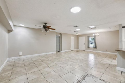 Villa ou maison à vendre à Casselberry, Floride: 4 chambres, 209.49 m2 № 2341633 - photo 8