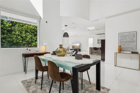 Casa en alquiler en Doral, Florida, 5 dormitorios, 328.6 m2 № 1794396 - foto 12