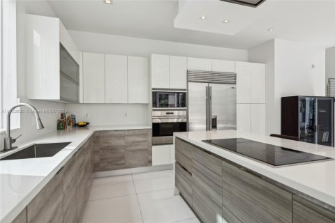 Casa en alquiler en Doral, Florida, 5 dormitorios, 328.6 m2 № 1794396 - foto 23