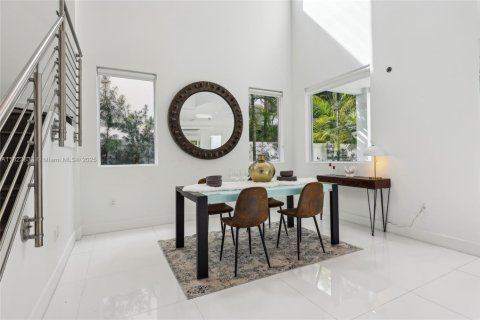 Casa en alquiler en Doral, Florida, 5 dormitorios, 328.6 m2 № 1794396 - foto 9