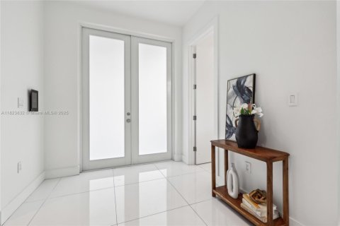 Casa en alquiler en Doral, Florida, 5 dormitorios, 328.6 m2 № 1794396 - foto 8