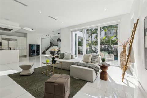 Casa en alquiler en Doral, Florida, 5 dormitorios, 328.6 m2 № 1794396 - foto 17