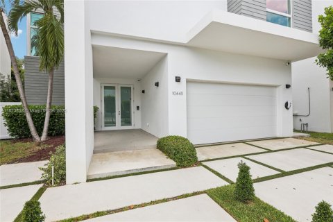 Casa en alquiler en Doral, Florida, 5 dormitorios, 328.6 m2 № 1794396 - foto 5