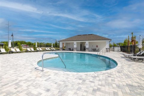 House in Apopka, Florida 4 bedrooms, 197.14 sq.m. № 2225026 - photo 4