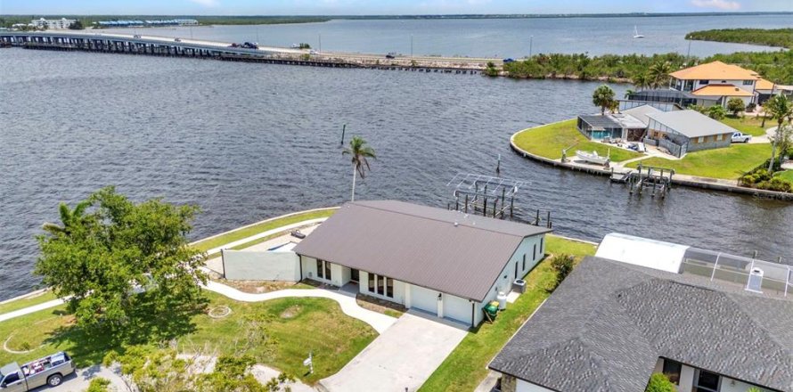 Villa ou maison à Port Charlotte, Floride 3 chambres, 218.51 m2 № 1750504