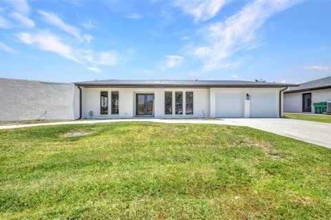 Villa ou maison à vendre à Port Charlotte, Floride: 3 chambres, 218.51 m2 № 1750504 - photo 2