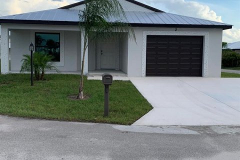 House in St. Lucie, Florida 2 bedrooms, 156.73 sq.m. № 2175346