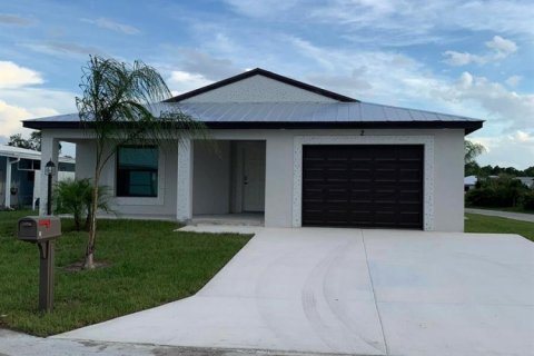 House in St. Lucie, Florida 2 bedrooms, 156.73 sq.m. № 2175346 - photo 3