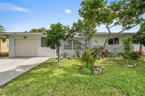 House in Margate, Florida 2 bedrooms, 147.44 sq.m. № 1989222
