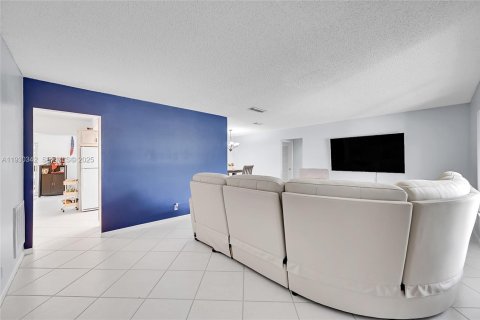 Casa en venta en Margate, Florida, 2 dormitorios, 147.44 m2 № 1989222 - foto 4