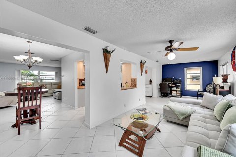 Casa en venta en Margate, Florida, 2 dormitorios, 147.44 m2 № 1989222 - foto 13