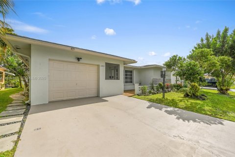 Casa en venta en Margate, Florida, 2 dormitorios, 147.44 m2 № 1989222 - foto 2