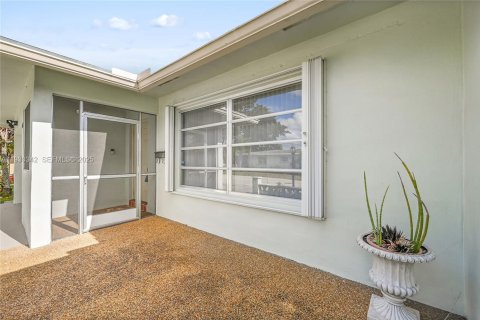 Casa en venta en Margate, Florida, 2 dormitorios, 147.44 m2 № 1989222 - foto 3