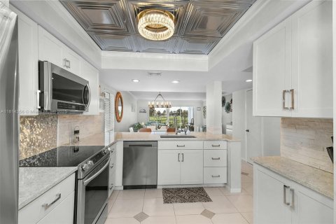 Condo in Hutchinson Island South, Florida, 2 bedrooms  № 1768242 - photo 9