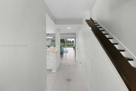 Condo in Hutchinson Island South, Florida, 2 bedrooms  № 1768242 - photo 16