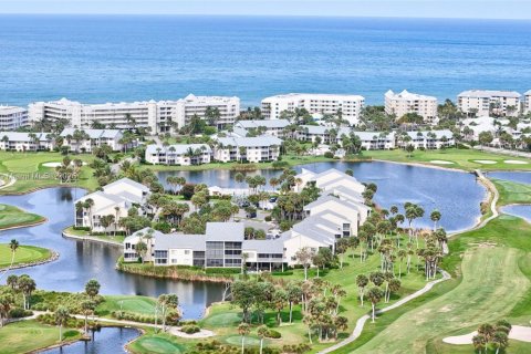 Condo in Hutchinson Island South, Florida, 2 bedrooms  № 1768242 - photo 28