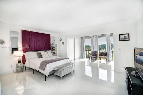 Condo in Hutchinson Island South, Florida, 2 bedrooms  № 1768242 - photo 19