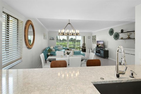 Condo in Hutchinson Island South, Florida, 2 bedrooms  № 1768242 - photo 10