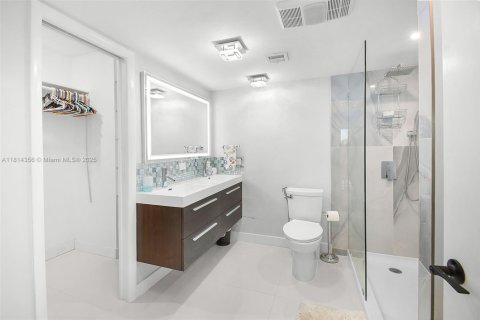 Condo in Hutchinson Island South, Florida, 2 bedrooms  № 1768242 - photo 21