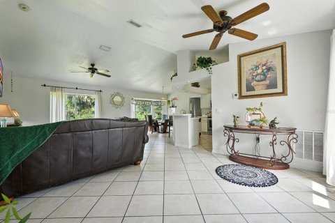 Casa en venta en Palm Coast, Florida, 3 dormitorios, 129.13 m2 № 1912160 - foto 5