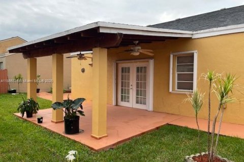 Casa en venta en Hialeah, Florida, 3 dormitorios, 134.52 m2 № 1897390 - foto 19