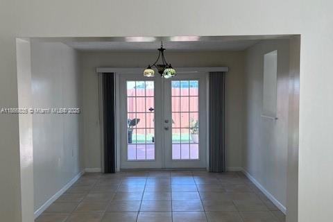 Casa en venta en Hialeah, Florida, 3 dormitorios, 134.52 m2 № 1897390 - foto 3