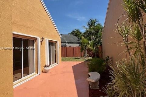 Casa en venta en Hialeah, Florida, 3 dormitorios, 134.52 m2 № 1897390 - foto 15