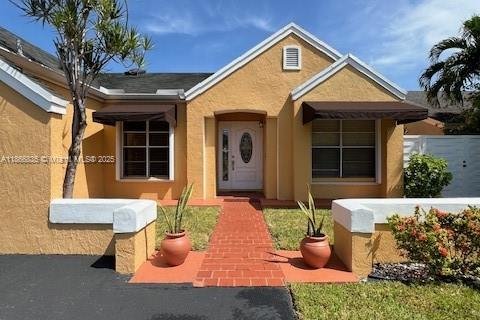 Casa en venta en Hialeah, Florida, 3 dormitorios, 134.52 m2 № 1897390 - foto 1