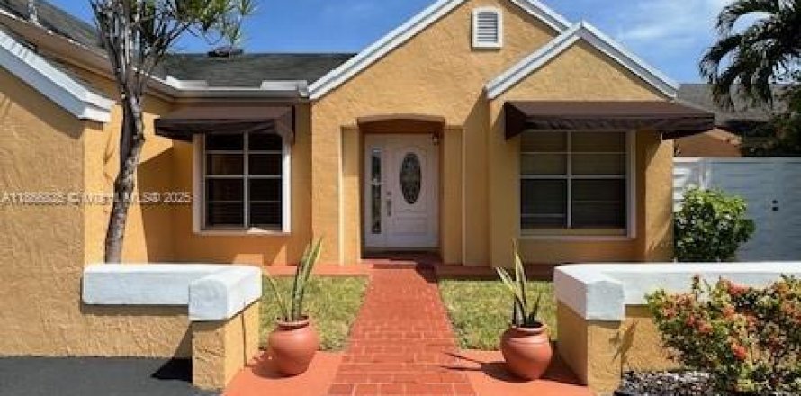 Casa en Hialeah, Florida 3 dormitorios, 134.52 m2 № 1897390