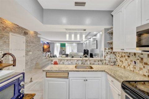 Adosado en venta en Sunrise, Florida, 4 dormitorios, 168.34 m2 № 2052396 - foto 15