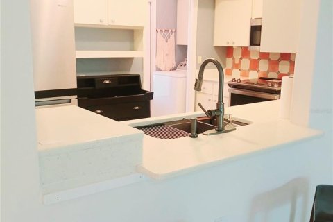 Casa en alquiler en Sarasota, Florida, 2 dormitorios, 124.49 m2 № 1909139 - foto 17