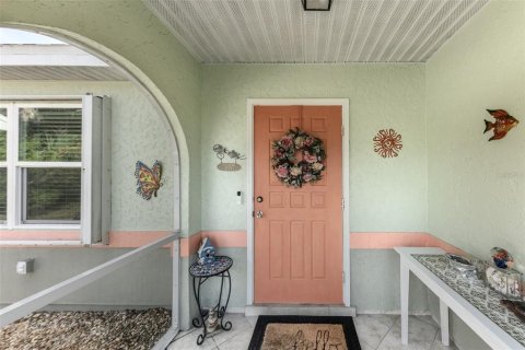 House in Port Charlotte, Florida 3 bedrooms, 115.38 sq.m. № 2094807
