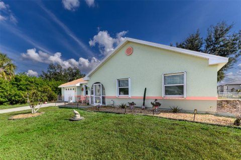 House in Port Charlotte, Florida 3 bedrooms, 115.38 sq.m. № 2094807 - photo 11