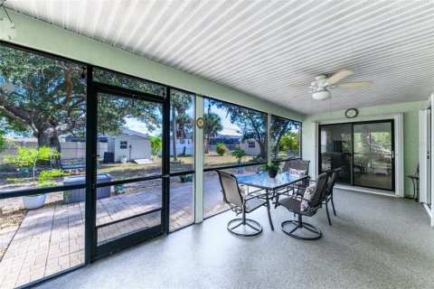 House in Port Charlotte, Florida 3 bedrooms, 115.38 sq.m. № 2094807 - photo 5