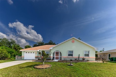 House in Port Charlotte, Florida 3 bedrooms, 115.38 sq.m. № 2094807 - photo 2