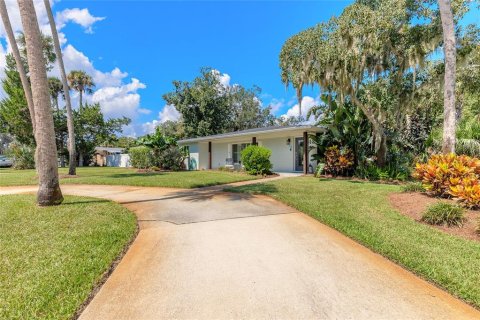 House in Port Orange, Florida 3 bedrooms, 144.74 sq.m. № 1905358 - photo 1