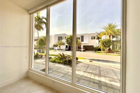 Villa ou maison à louer à Doral, Floride: 5 chambres, 429.95 m2 № 1938546 - photo 27