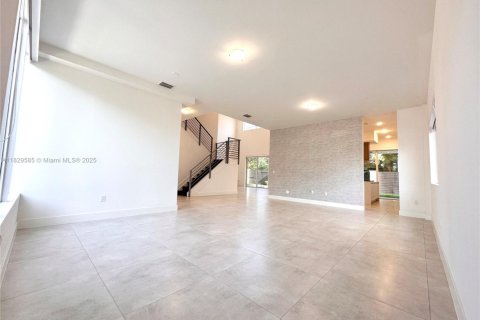 Villa ou maison à louer à Doral, Floride: 5 chambres, 429.95 m2 № 1938546 - photo 6