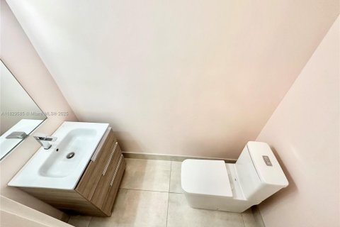 Villa ou maison à louer à Doral, Floride: 5 chambres, 429.95 m2 № 1938546 - photo 11