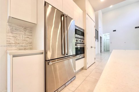 Villa ou maison à louer à Doral, Floride: 5 chambres, 429.95 m2 № 1938546 - photo 22