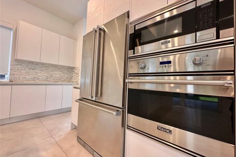 Villa ou maison à louer à Doral, Floride: 5 chambres, 429.95 m2 № 1938546 - photo 21