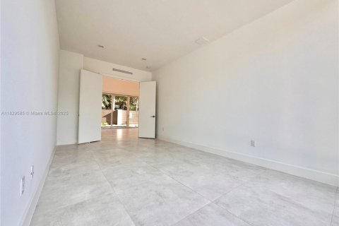 Villa ou maison à louer à Doral, Floride: 5 chambres, 429.95 m2 № 1938546 - photo 28