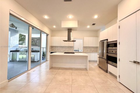 Villa ou maison à louer à Doral, Floride: 5 chambres, 429.95 m2 № 1938546 - photo 14