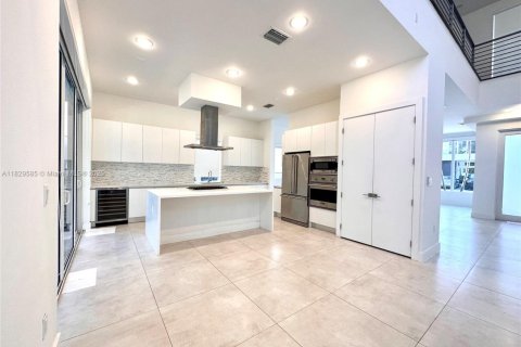 Villa ou maison à louer à Doral, Floride: 5 chambres, 429.95 m2 № 1938546 - photo 13