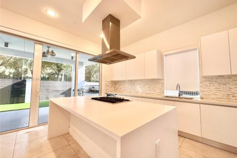 Villa ou maison à louer à Doral, Floride: 5 chambres, 429.95 m2 № 1938546 - photo 18