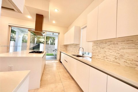 Villa ou maison à louer à Doral, Floride: 5 chambres, 429.95 m2 № 1938546 - photo 19